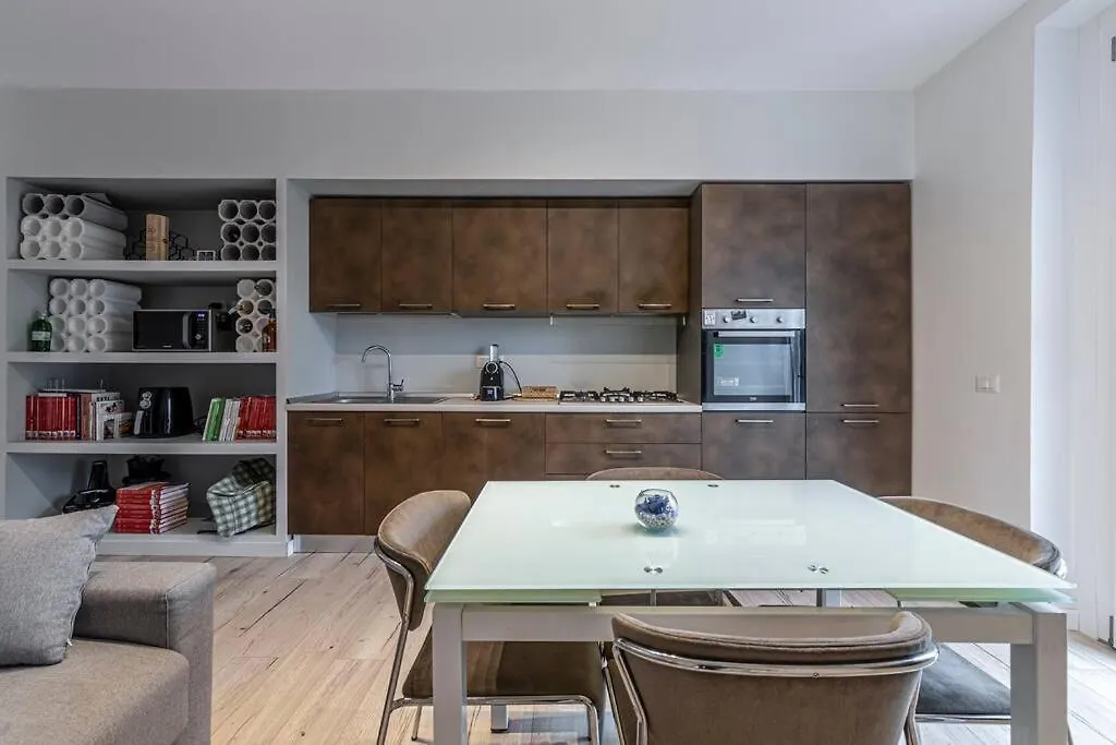 Three Room Apartment 2 Beds, 3Rd Bed Available Milánó Olaszország