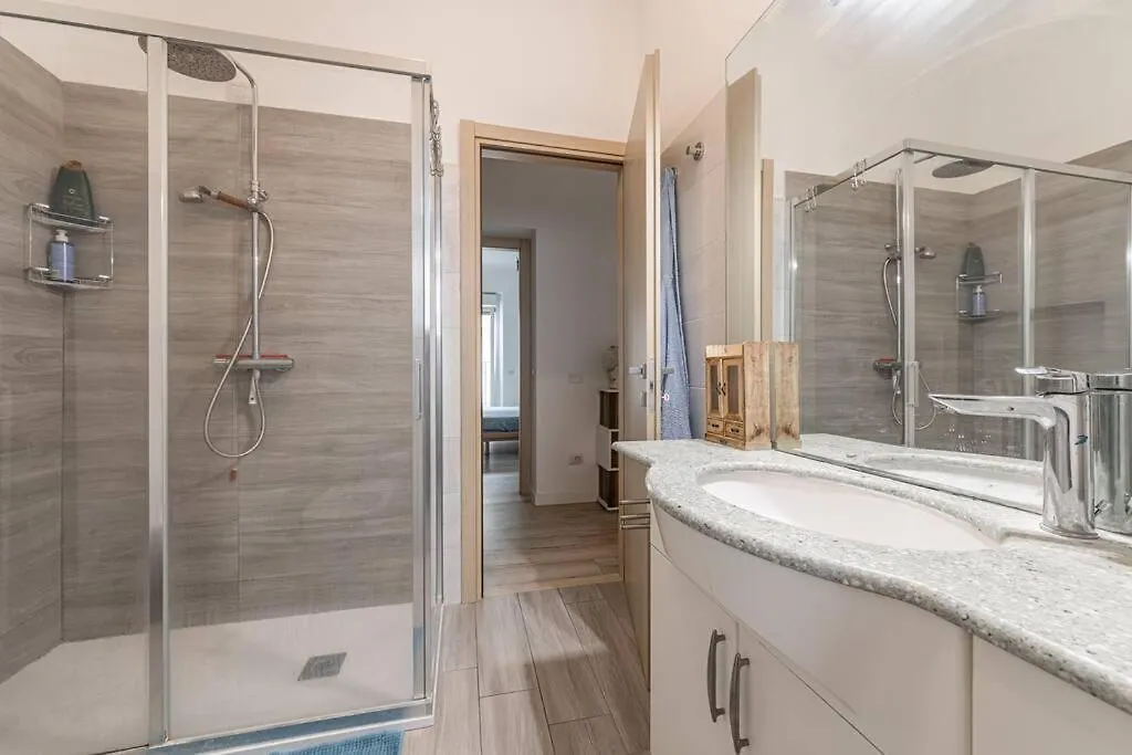 Three Room Apartment 2 Beds, 3Rd Bed Available Milánó