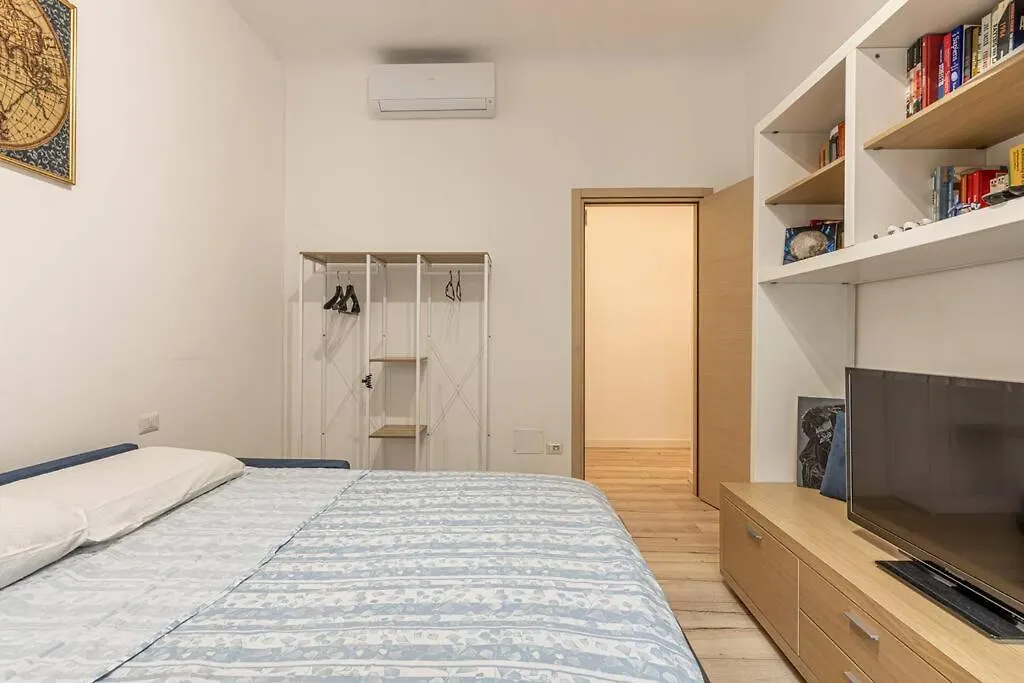 Three Room Apartment 2 Beds, 3Rd Bed Available Milánó