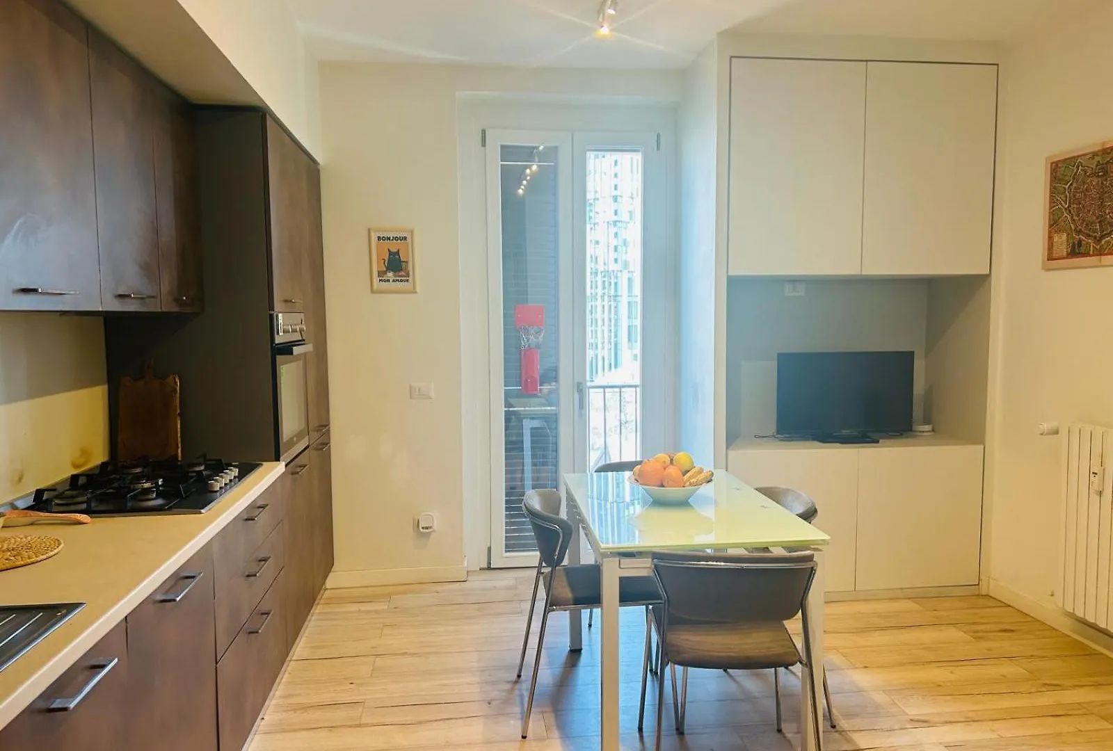 Three Room Apartment 2 Beds, 3Rd Bed Available Milánó